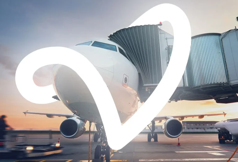 alt="Aircraft at Airport - Veovo Airport Software and Operations Management. Smart Airport Solutions"